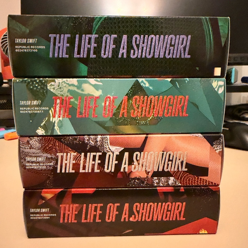 The Life of a Showgirl Orange Box Set with CD - Picture 4 of 4